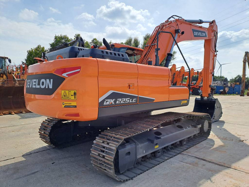 Develon DX225LC-7M (4 pieces available) - Crawler excavator: picture 4 Develon DX225LC-7M (4 pieces available) - Crawler excavator: picture 4