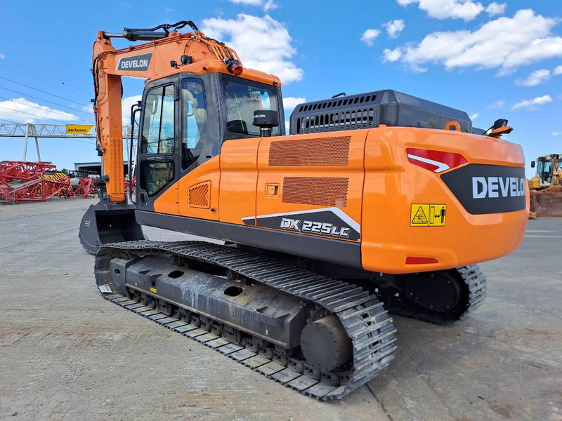 Develon DX225LC-7M - Crawler excavator: picture 2 Develon DX225LC-7M - Crawler excavator: picture 2