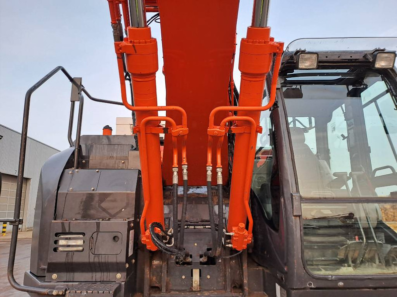 Crawler excavator Hitachi ZX225USLC-5B (Trimble GPS Prepared): picture 10