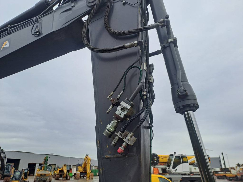 Crawler excavator Volvo ECR 235 E: picture 9