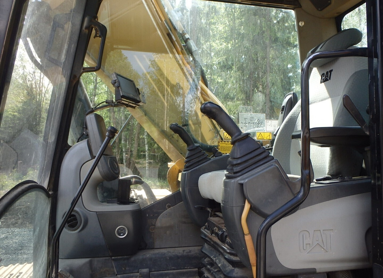Crawler excavator CATERPILLAR 319 DL: picture 6
