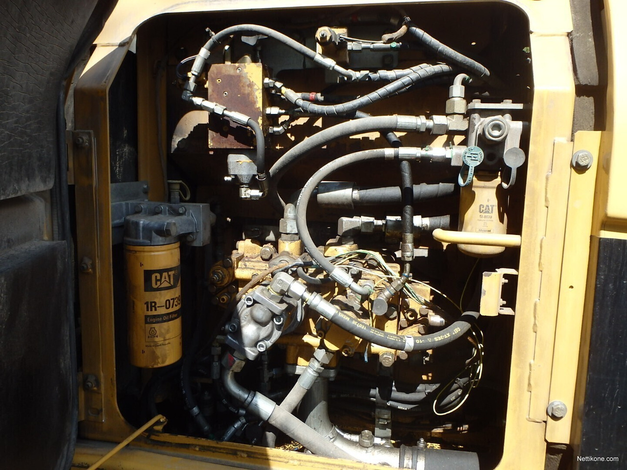 Crawler excavator CATERPILLAR 319 DL: picture 16