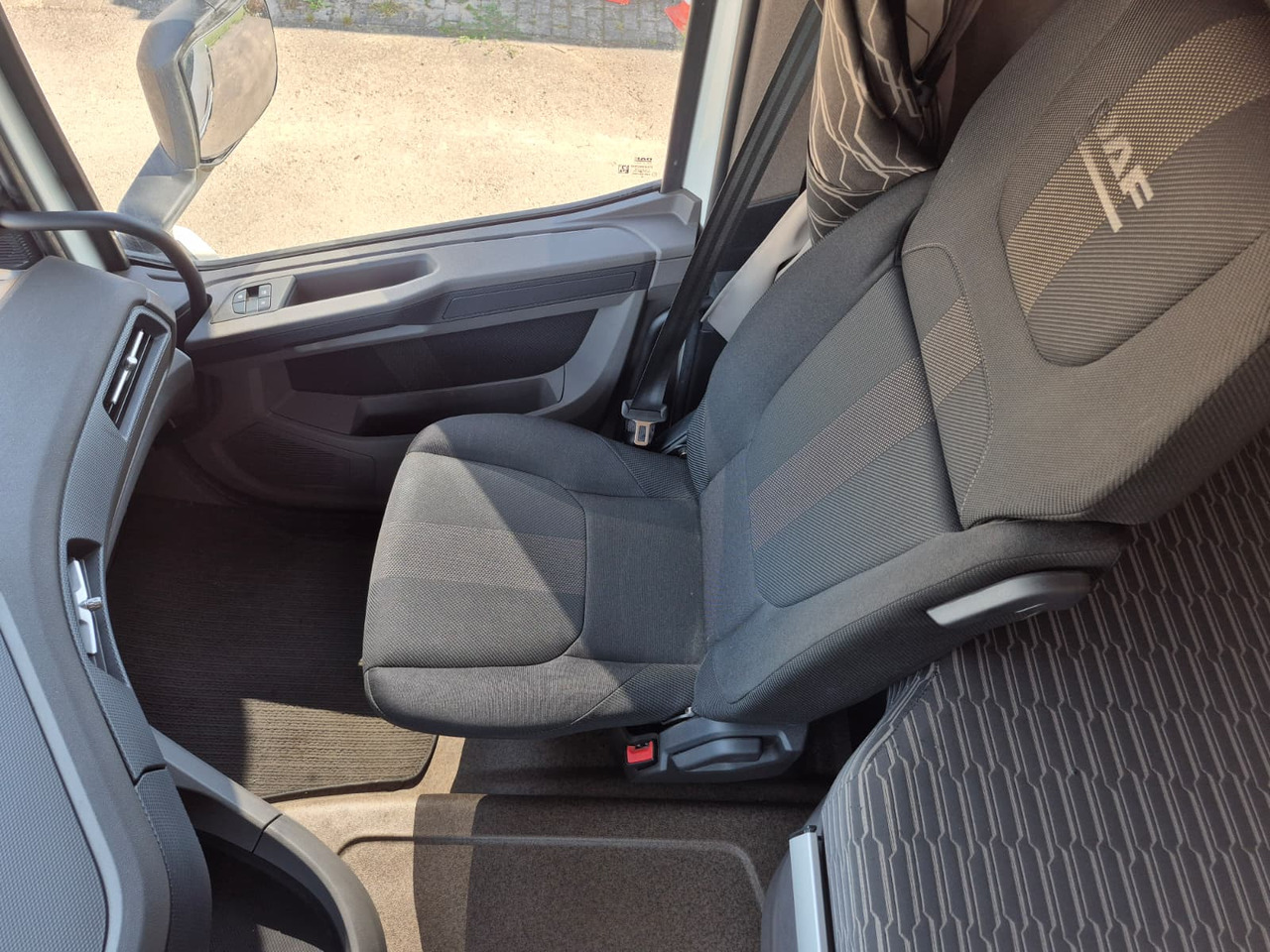 Tractor unit DAF XF480 FT: picture 22