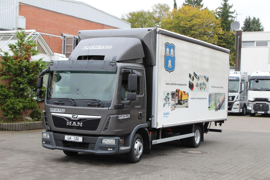 MAN TGL 8.220 Plane AHK 6,1 m Luft Klima - Curtainsider truck: picture 1 MAN TGL 8.220 Plane AHK 6,1 m Luft Klima - Curtainsider truck: picture 1