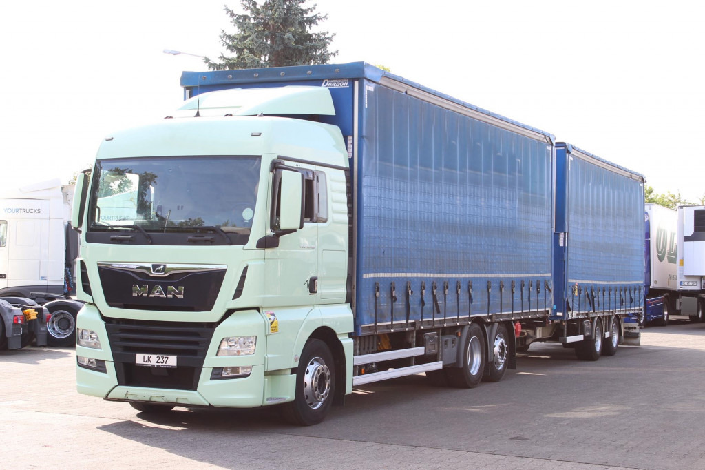 Curtainsider truck MAN TGX 26.460 Retarder Jumbo-Zug 120M3 Durchlade: picture 9