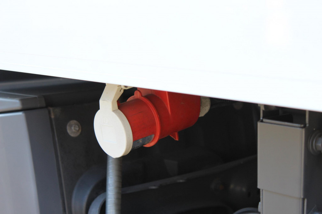 Mercedes-Benz Actros 1830 E6 TK T-1200R Multi Bi-Temp LBW AHK - Refrigerator truck: picture 4 Mercedes-Benz Actros 1830 E6 TK T-1200R Multi Bi-Temp LBW AHK - Refrigerator truck: picture 4