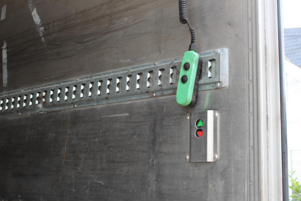 Renault D 320 Wide E6 CS 1150Mt. Bi-Temp. Tür+LBW Strom - Refrigerator truck: picture 4 Renault D 320 Wide E6 CS 1150Mt. Bi-Temp. Tür+LBW Strom - Refrigerator truck: picture 4