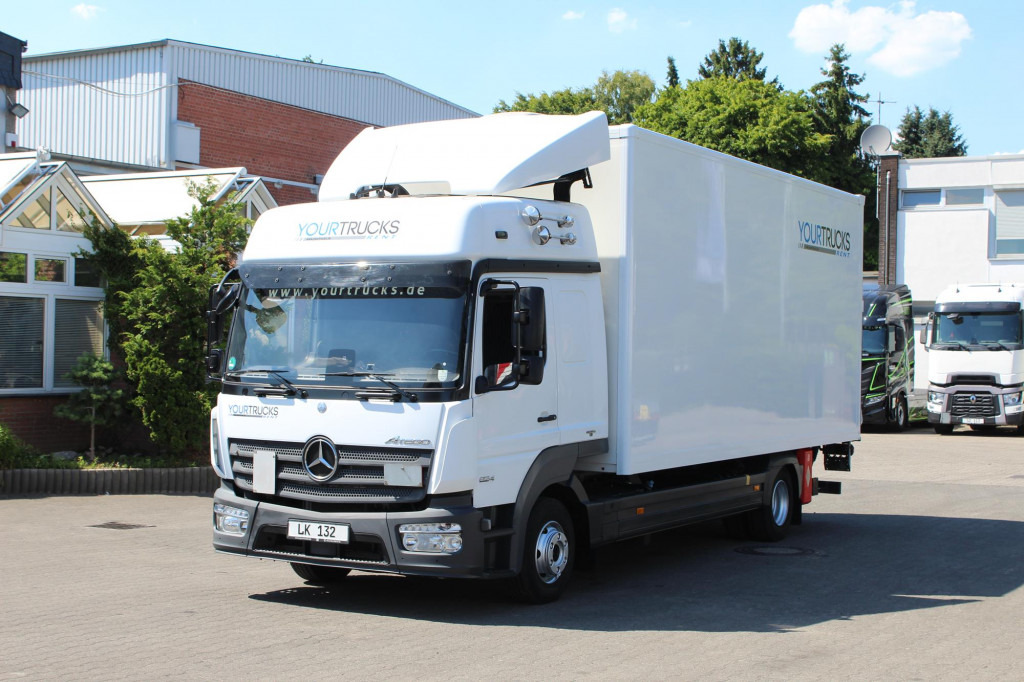 Mercedes-Benz Atego 824 Koffer Schlafkabine nur orig.22Tkm! - Van: picture 1 Mercedes-Benz Atego 824 Koffer Schlafkabine nur orig.22Tkm! - Van: picture 1