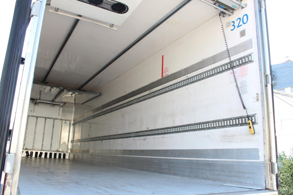 Refrigerator truck Volvo FM 420 TK T-1200R Bi-Temp Strom Türen LBW Klima: picture 15 Refrigerator truck Volvo FM 420 TK T-1200R Bi-Temp Strom Türen LBW Klima: picture 15