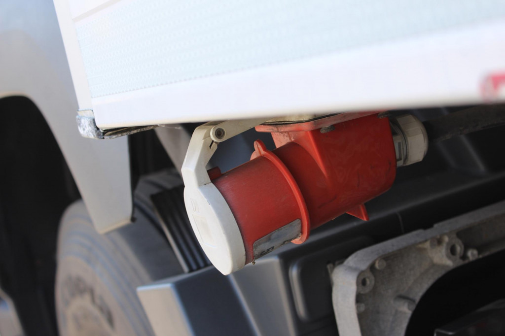 Refrigerator truck Volvo FM 420 TK T-1200R Bi-Temp Strom Türen LBW Klima: picture 6 Refrigerator truck Volvo FM 420 TK T-1200R Bi-Temp Strom Türen LBW Klima: picture 6