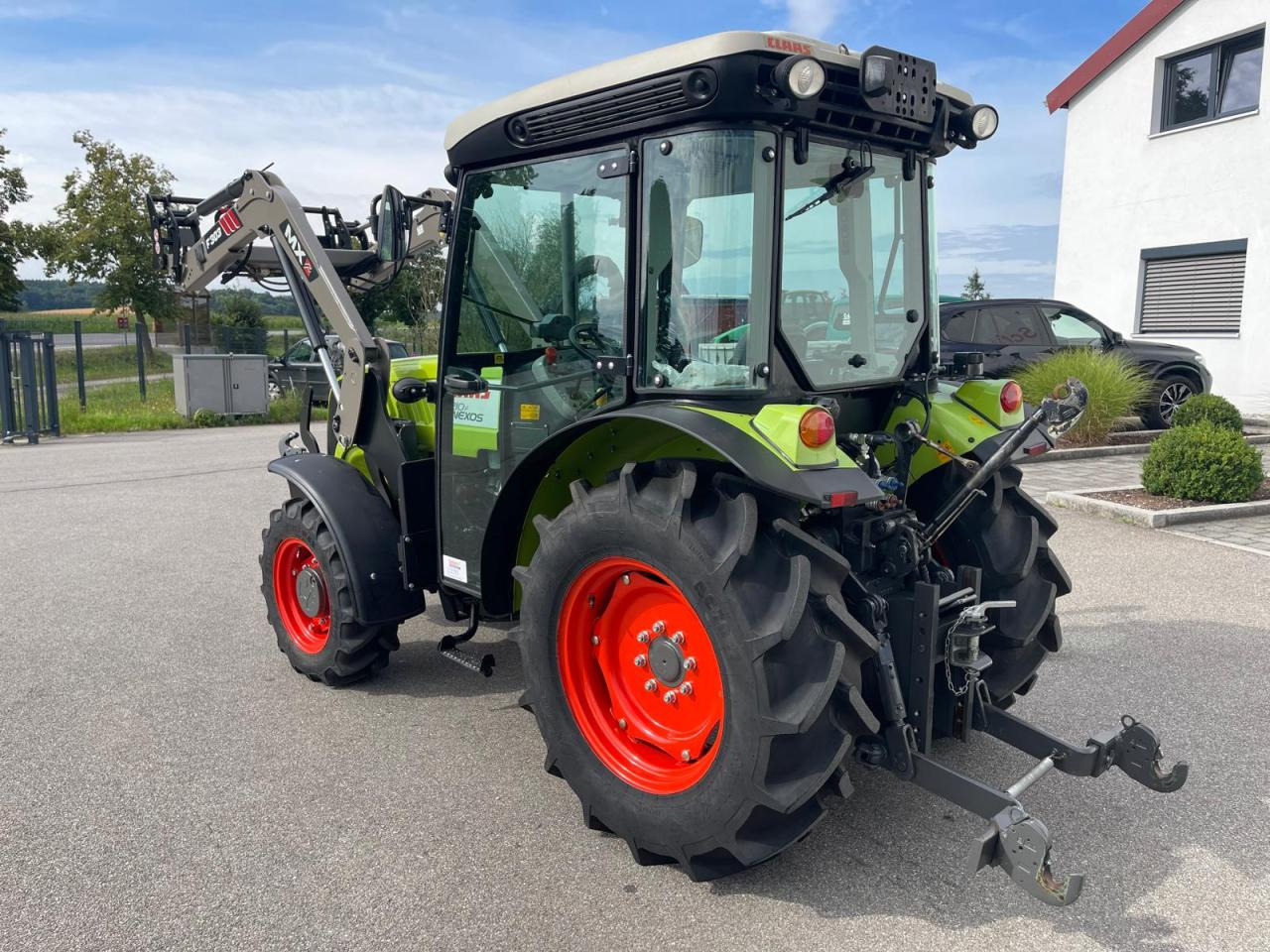 CLAAS Nexos 210 mit Frontlader und Frontzapfwelle, erst 236 Betriebsstunden, neuwertiger Zustand - Farm tractor: picture 3 CLAAS Nexos 210 mit Frontlader und Frontzapfwelle, erst 236 Betriebsstunden, neuwertiger Zustand - Farm tractor: picture 3