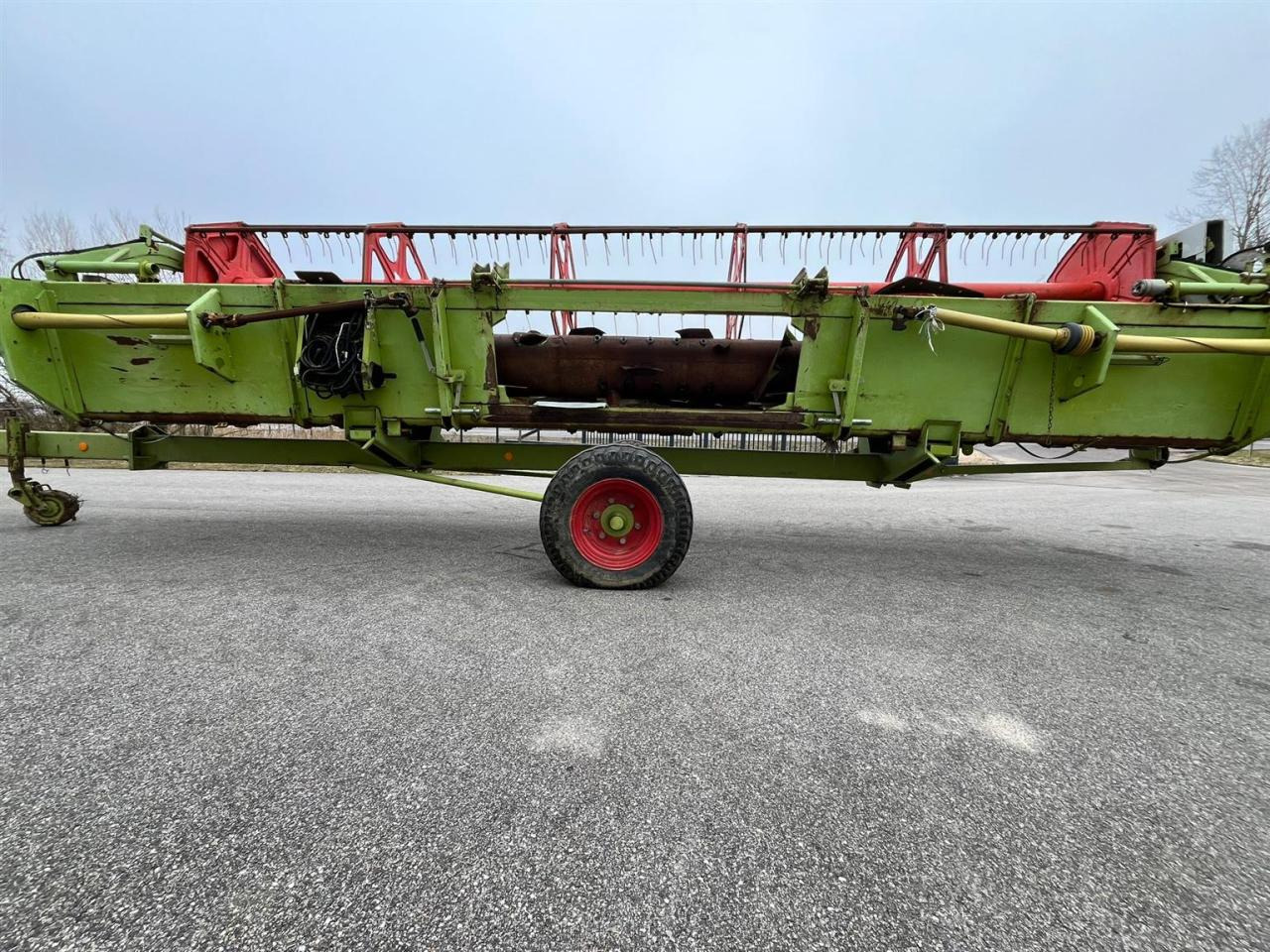 CLAAS Schneidwerk Claas C660 mit Autocontour, Transportwagen - Forage harvester attachment: picture 4 CLAAS Schneidwerk Claas C660 mit Autocontour, Transportwagen - Forage harvester attachment: picture 4