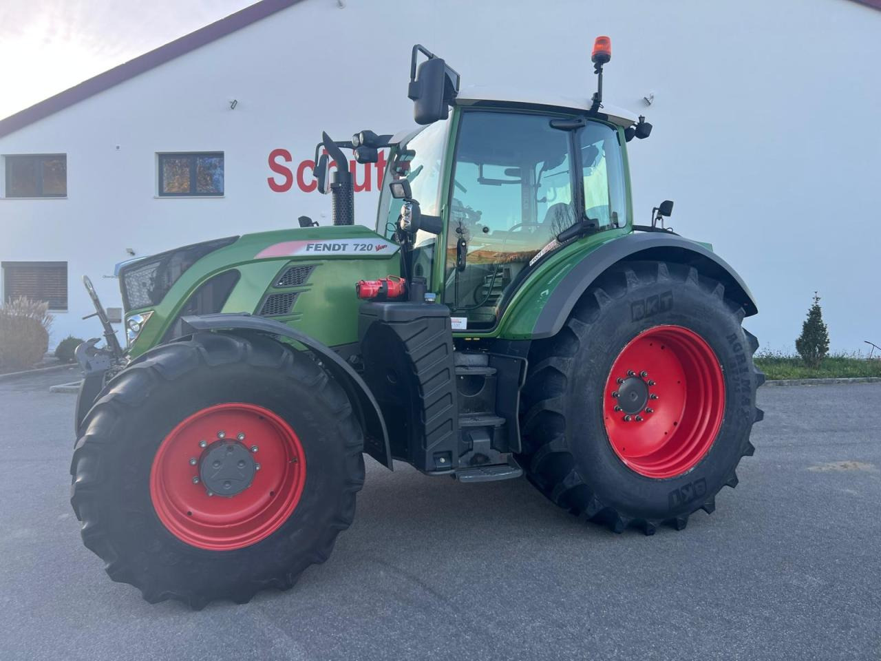 Fendt Vario 720 Profi Plus S4, FZW, FKH, GPS, 4800 Bh, neue Hinterreifen, FINANZIERUNG MÖGLICH - Farm tractor: picture 2 Fendt Vario 720 Profi Plus S4, FZW, FKH, GPS, 4800 Bh, neue Hinterreifen, FINANZIERUNG MÖGLICH - Farm tractor: picture 2
