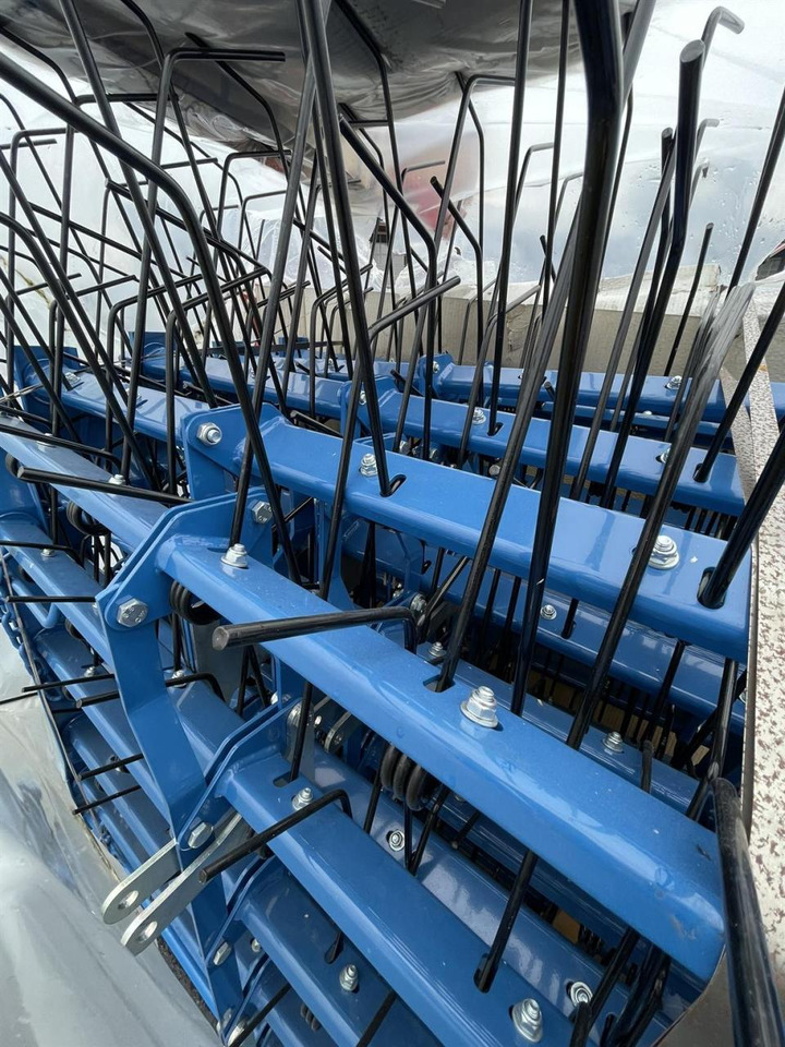 Hatzenbichler Striegel mit hydraulischer Druckverstellung, 12m, Bj. 2023, Hatzenbichler neuwertig - Harrow: picture 5 Hatzenbichler Striegel mit hydraulischer Druckverstellung, 12m, Bj. 2023, Hatzenbichler neuwertig - Harrow: picture 5