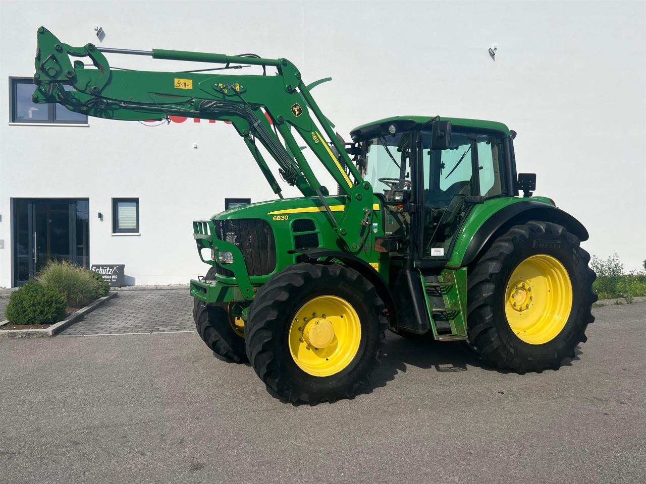 John Deere 6830 mit Frontlader 683 - Farm tractor: picture 1 John Deere 6830 mit Frontlader 683 - Farm tractor: picture 1