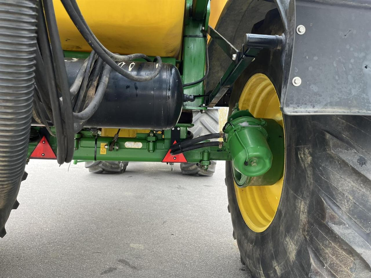 John Deere 840 TF - Trailed sprayer: picture 5 John Deere 840 TF - Trailed sprayer: picture 5