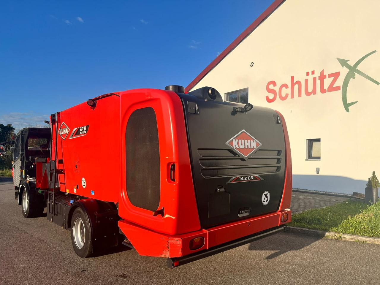 Kuhn 14.2 CS / Futtermischwagen / 2 Schnecken - Forage mixer wagon: picture 3 Kuhn 14.2 CS / Futtermischwagen / 2 Schnecken - Forage mixer wagon: picture 3