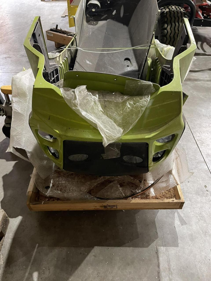 CLAAS Axion 820 Motorhaube Kotflügel Seitendeckel - Spare parts: picture 1 CLAAS Axion 820 Motorhaube Kotflügel Seitendeckel - Spare parts: picture 1