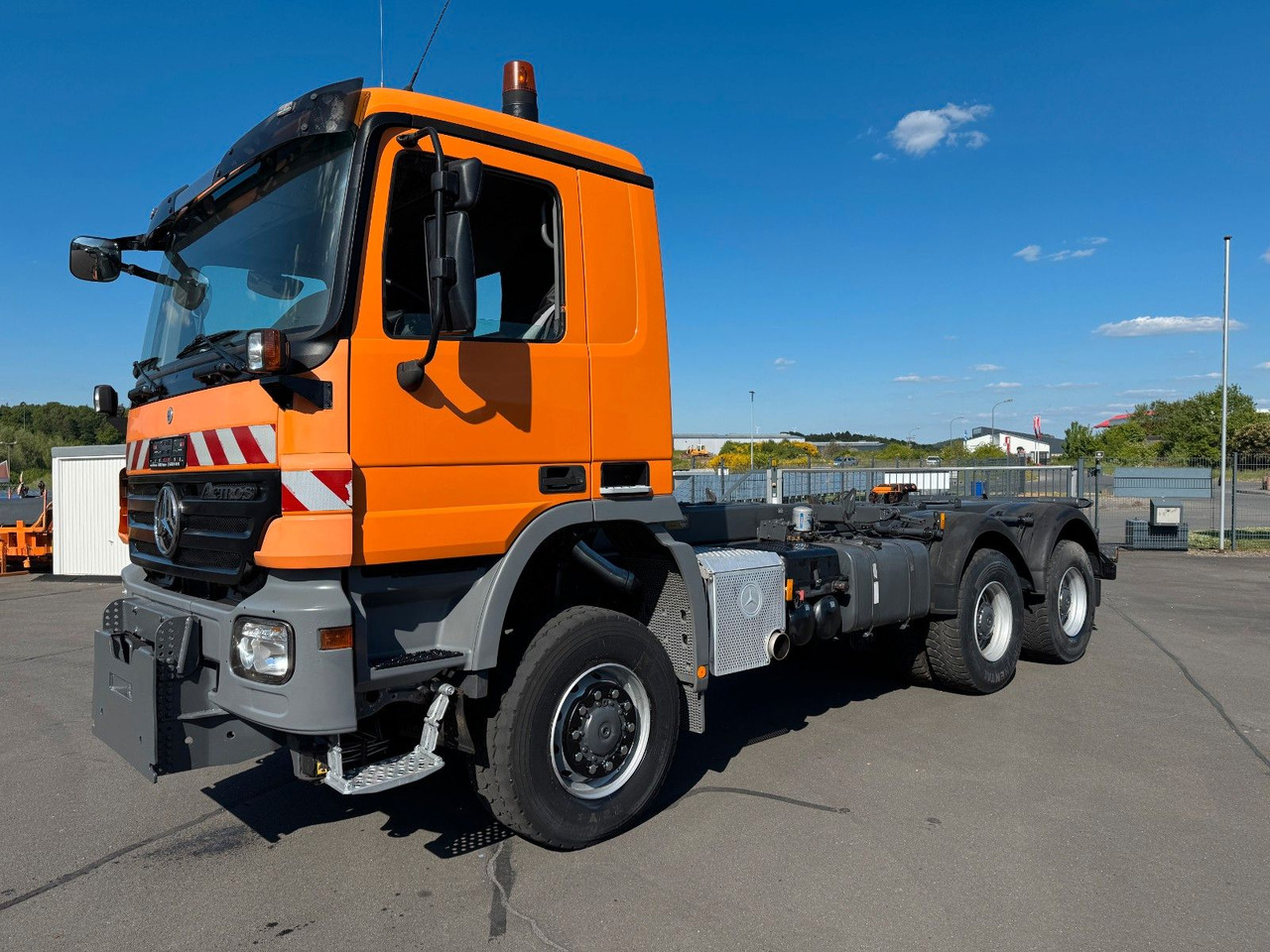 Mercedes-Benz Actros 3341 6x6 Kipperfahrgestell mit Zylinder - Cab chassis truck: picture 1 Mercedes-Benz Actros 3341 6x6 Kipperfahrgestell mit Zylinder - Cab chassis truck: picture 1