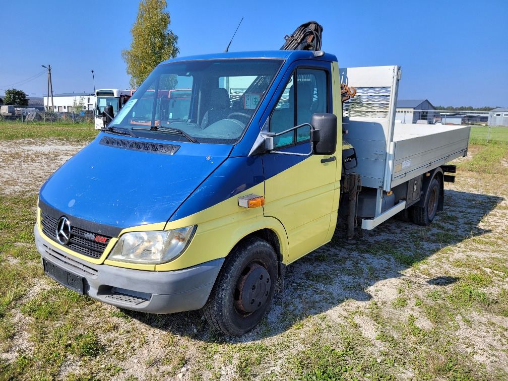 MERCEDES – BENZ SPRINTER 616CDI HIAB 027-2 Crane 10.2004 - Flatbed van: picture 2 MERCEDES – BENZ SPRINTER 616CDI HIAB 027-2 Crane 10.2004 - Flatbed van: picture 2