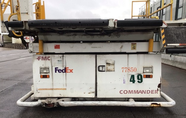 FMC loader Commander 15 Universal - Aircraft cargo loader: picture 2 FMC loader Commander 15 Universal - Aircraft cargo loader: picture 2