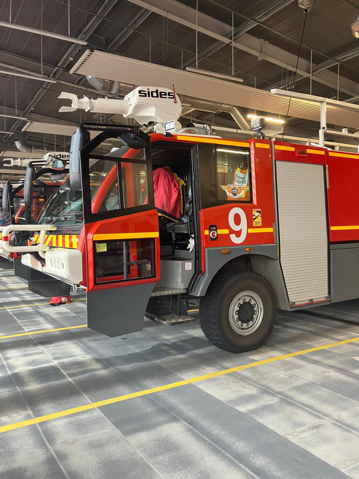 SIDES VIM90 P25 - Fire truck: picture 1 SIDES VIM90 P25 - Fire truck: picture 1