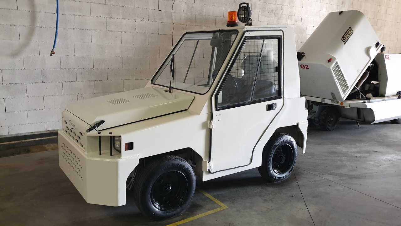 SOVAM TRACTOR/DIESEL K22 - Baggage tractor: picture 5 SOVAM TRACTOR/DIESEL K22 - Baggage tractor: picture 5