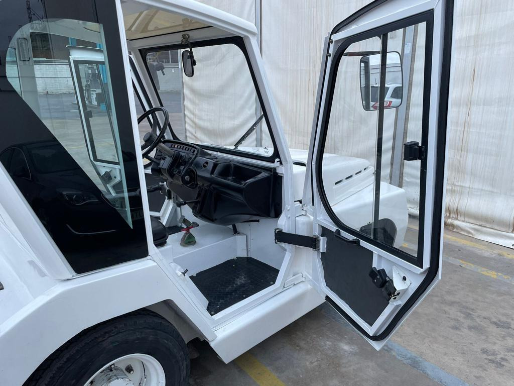 TLD TMX30 - Pushback tractor: picture 4 TLD TMX30 - Pushback tractor: picture 4