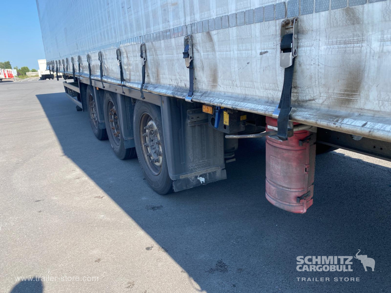 SCHMITZ Curtainsider Mega - Curtainsider semi-trailer: picture 4 SCHMITZ Curtainsider Mega - Curtainsider semi-trailer: picture 4