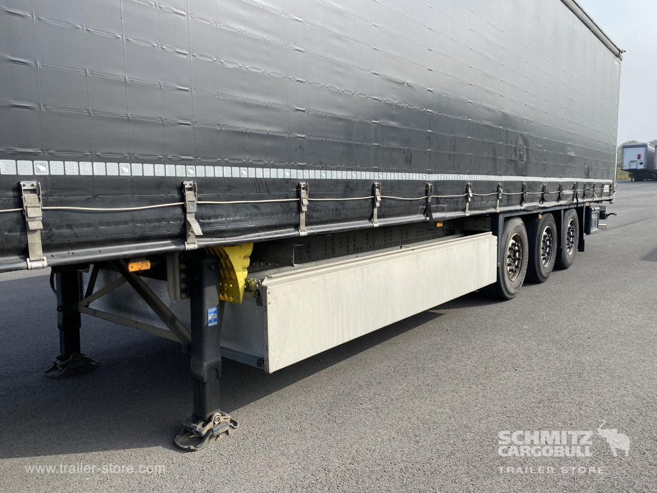 SCHMITZ Curtainsider Standard - Curtainsider semi-trailer: picture 3 SCHMITZ Curtainsider Standard - Curtainsider semi-trailer: picture 3