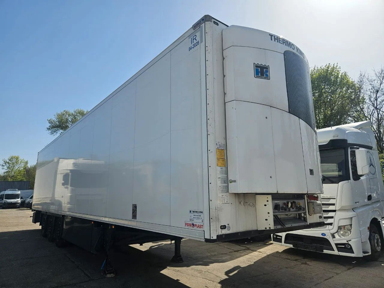 Schmitz Cargobull SCB S3T Thermo King SLXi 300 Lifting axle A - 2 - Refrigerator semi-trailer: picture 2 Schmitz Cargobull SCB S3T Thermo King SLXi 300 Lifting axle A - 2 - Refrigerator semi-trailer: picture 2