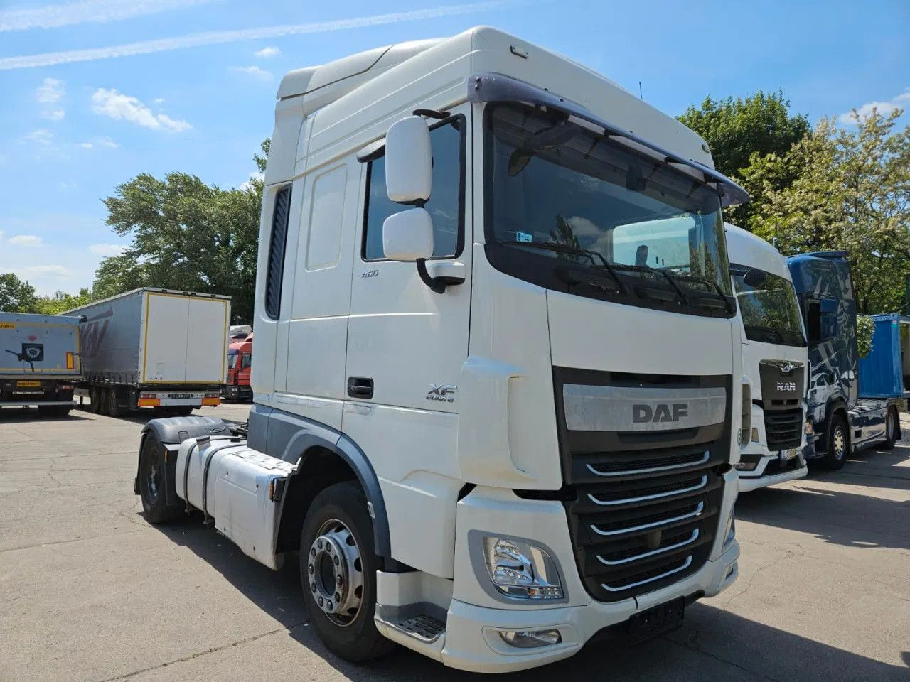 DAF XF 460 Space Cab Standklima 2 units - Tractor unit: picture 2 DAF XF 460 Space Cab Standklima 2 units - Tractor unit: picture 2