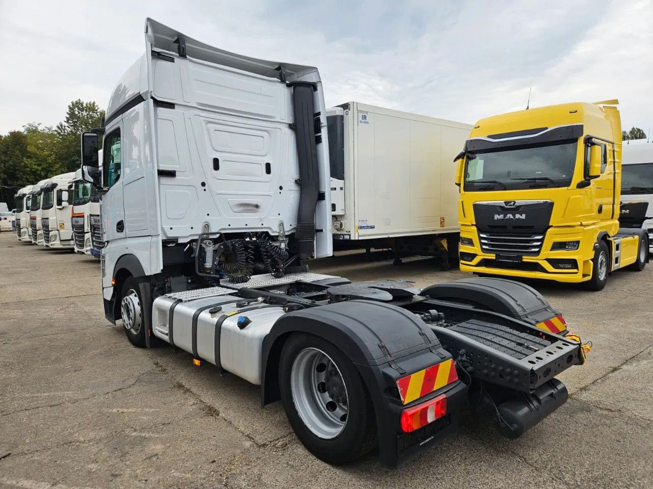 Mercedes-Benz Actros 1851 Mega, BigSpace, Standklima, 4 units - Tractor unit: picture 4 Mercedes-Benz Actros 1851 Mega, BigSpace, Standklima, 4 units - Tractor unit: picture 4