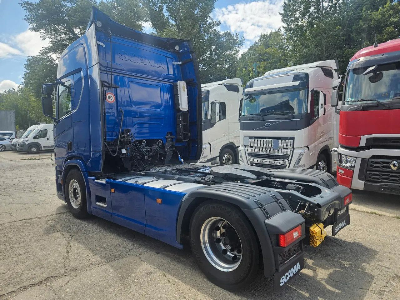 Scania R410 Standard - Full Spoiler - Retarder - Alloy - Tractor unit: picture 4 Scania R410 Standard - Full Spoiler - Retarder - Alloy - Tractor unit: picture 4