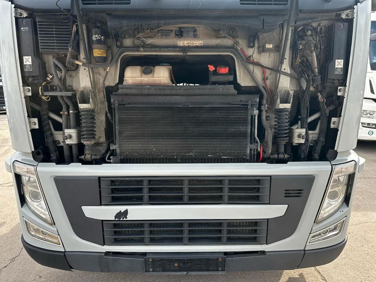 Volvo FH 13.460 Standard Euro 5 - Tractor unit: picture 3 Volvo FH 13.460 Standard Euro 5 - Tractor unit: picture 3