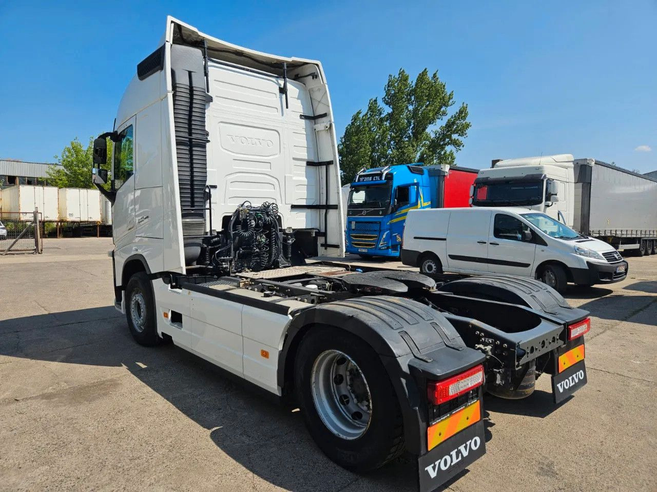 Volvo FH 460 Standard - Globe - Full Spoiler - Tractor unit: picture 4 Volvo FH 460 Standard - Globe - Full Spoiler - Tractor unit: picture 4