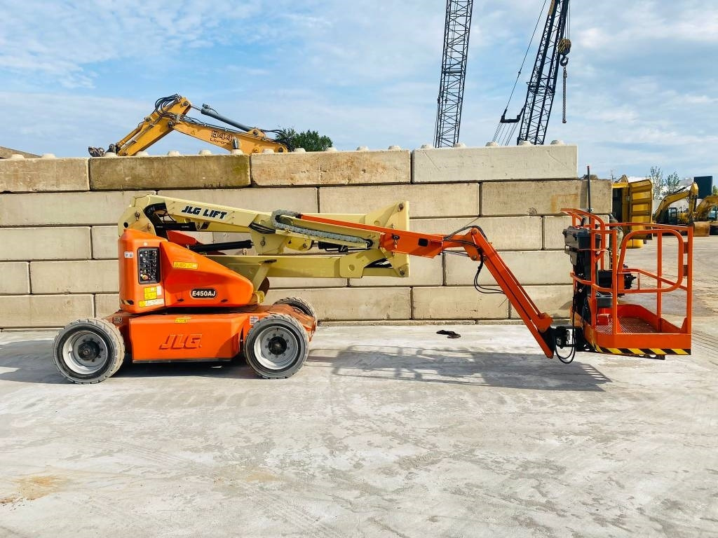 JLG E 450 AJ - Articulated boom: picture 2 JLG E 450 AJ - Articulated boom: picture 2