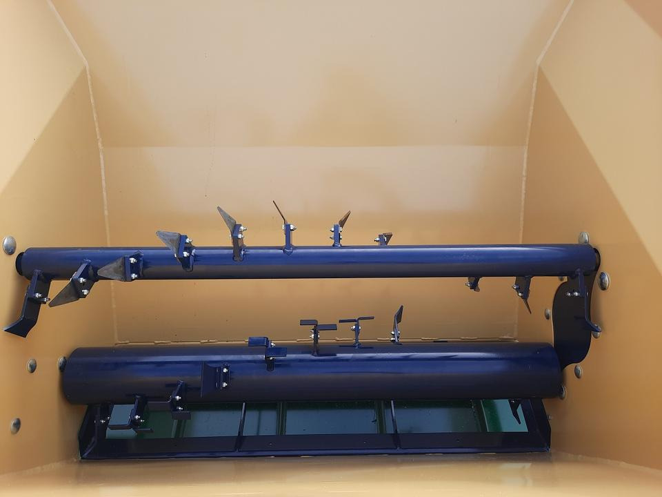 New Livestock equipment Einstreugerät Futterverteilgerät Liegeboxen Frontlader Hoflader: picture 8 New Livestock equipment Einstreugerät Futterverteilgerät Liegeboxen Frontlader Hoflader: picture 8