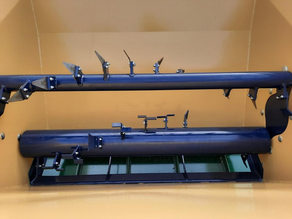 New Livestock equipment Liegeboxen Einstreugerät Futterverteilgerät Hoflader Radlader Cat: picture 7