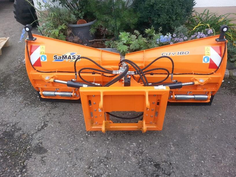 Schneeschild V 1,8m Samasz Schlepper Radlader Hoflader Frontlader - Snow plough: picture 2 Schneeschild V 1,8m Samasz Schlepper Radlader Hoflader Frontlader - Snow plough: picture 2