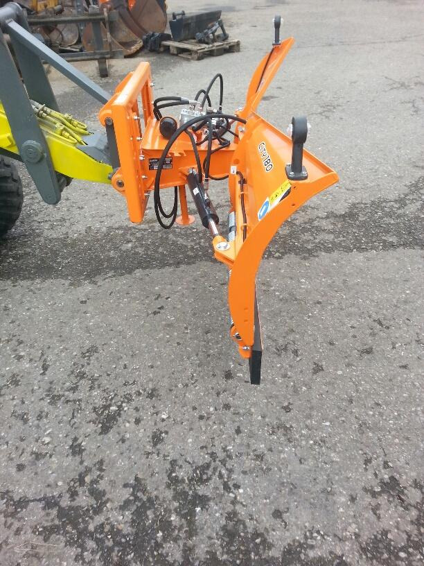 Schneeschild V 1,8m Samasz Schlepper Radlader Hoflader Frontlader - Snow plough: picture 3 Schneeschild V 1,8m Samasz Schlepper Radlader Hoflader Frontlader - Snow plough: picture 3