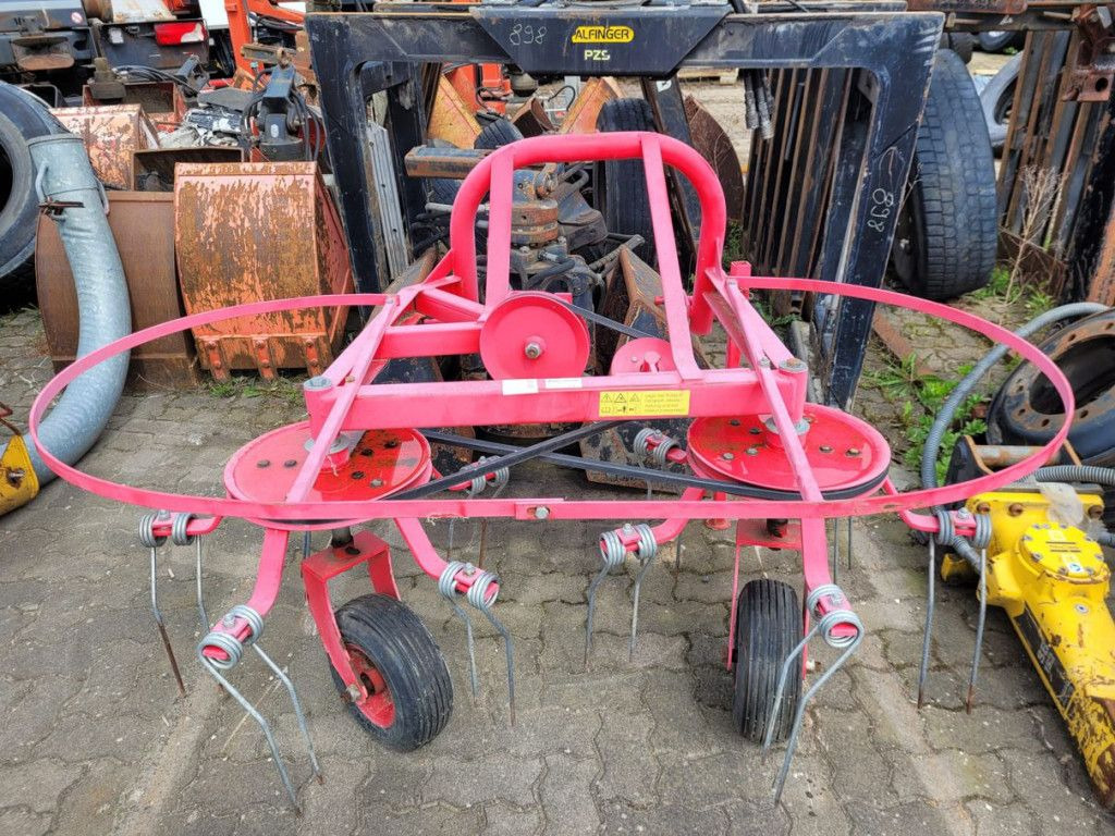 Farm tractor Kubota Trecker 1400 Diverse mit Zapfwelle am Heck und H: picture 11