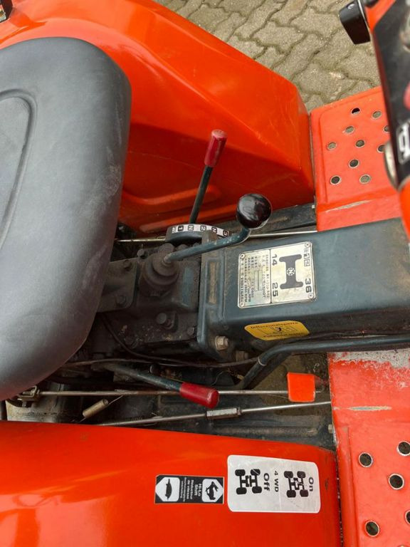 Farm tractor Kubota Trecker 1400 Diverse mit Zapfwelle am Heck und H: picture 9