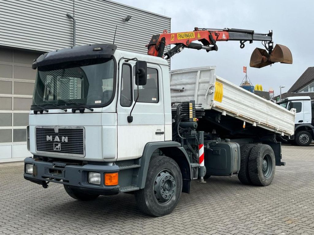 MAN F90 18.232 FK 2-Achs Kipper Kran Palf. PK 8000 - Tipper, Crane truck: picture 1 MAN F90 18.232 FK 2-Achs Kipper Kran Palf. PK 8000 - Tipper, Crane truck: picture 1