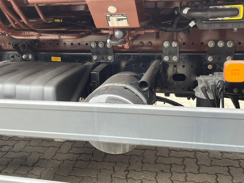 MAN TG-M 18.320 4x2 Absetzkipper Meiller, Funk - Skip loader truck: picture 4 MAN TG-M 18.320 4x2 Absetzkipper Meiller, Funk - Skip loader truck: picture 4