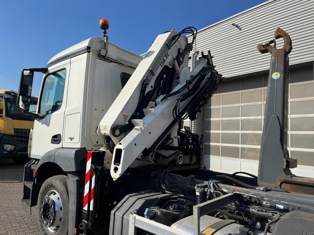 MERCEDES-BENZ Antos 2543 L 6x2 Abrollkipper mit Kran Funk+Greiferst. - Hook lift truck, Crane truck: picture 5 MERCEDES-BENZ Antos 2543 L 6x2 Abrollkipper mit Kran Funk+Greiferst. - Hook lift truck, Crane truck: picture 5