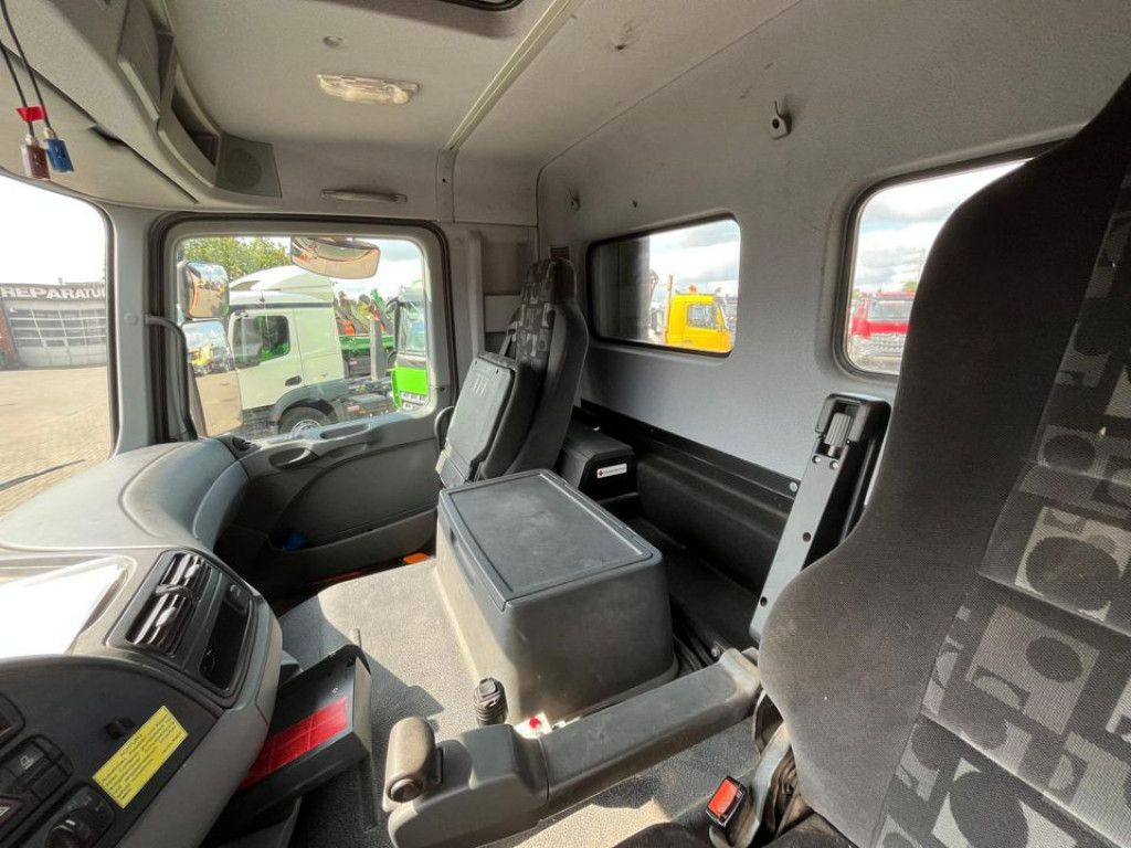 Hook lift truck Mercedes-Benz Actros 3336 AK 6x6  Abrollkipper org. nur 84TKM: picture 9