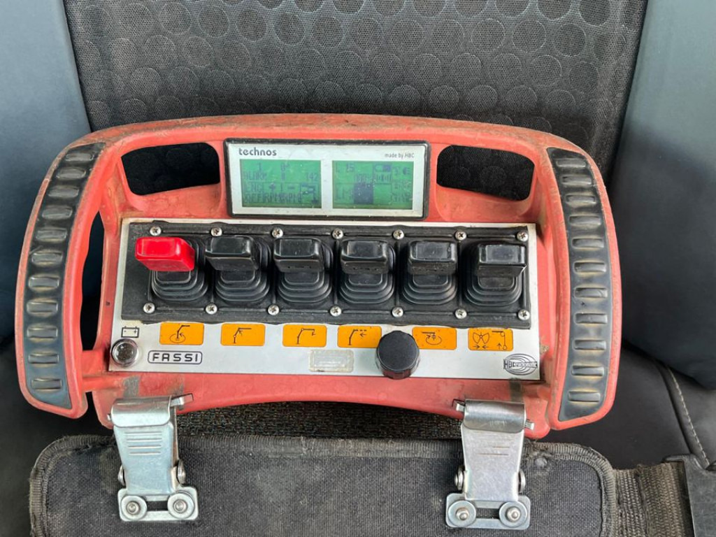 Dropside/ Flatbed truck, Crane truck VOLVO (S) Truck FM 330 4x4 Pritsche Kran Singelreifen Funkfernbedienung: picture 13 Dropside/ Flatbed truck, Crane truck VOLVO (S) Truck FM 330 4x4 Pritsche Kran Singelreifen Funkfernbedienung: picture 13