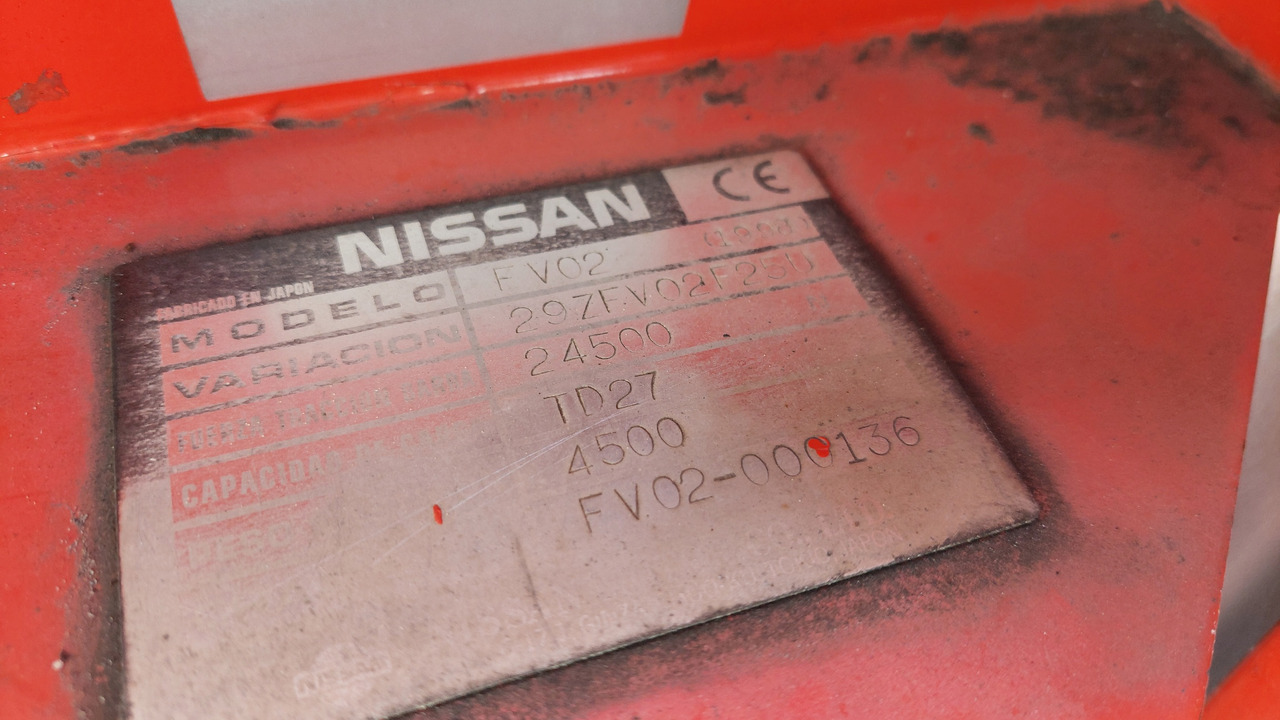 FV-02 Tractor Nissan - Baggage tractor: picture 2 FV-02 Tractor Nissan - Baggage tractor: picture 2