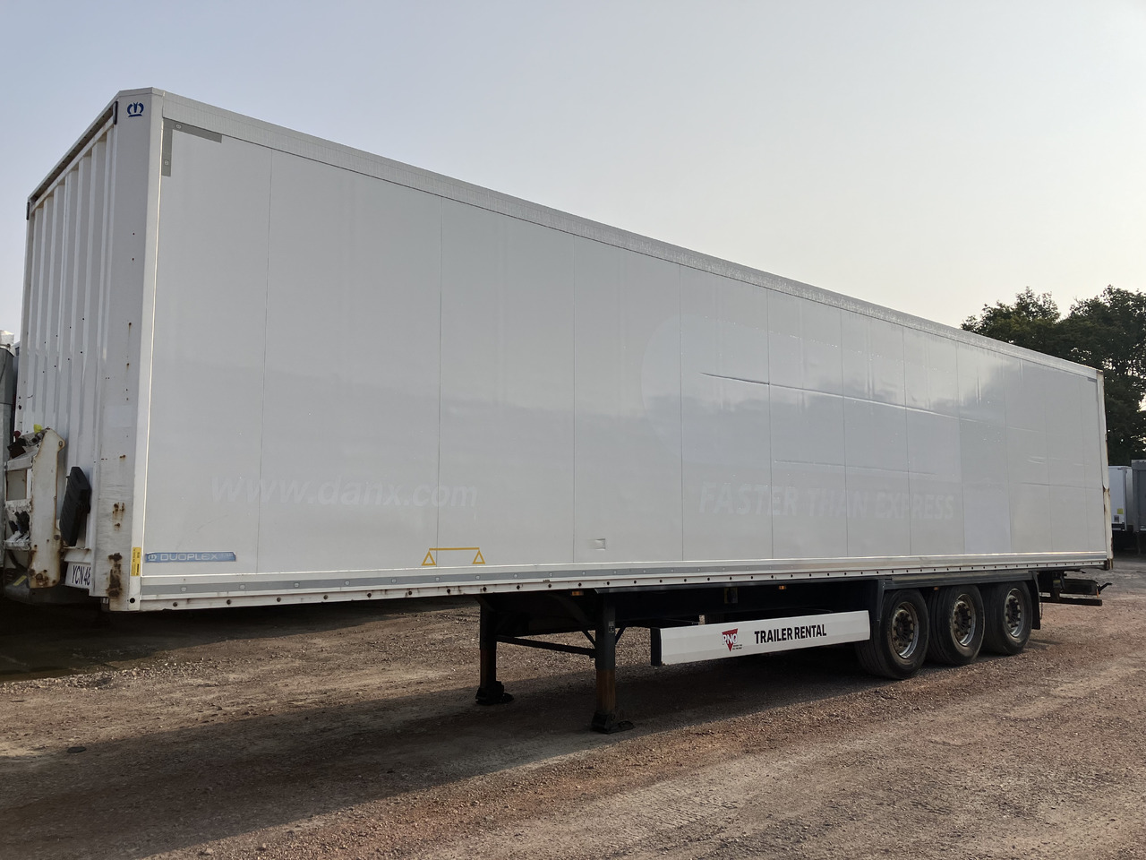 KRONE BOX - DOUPLESTOCK - Closed box semi-trailer: picture 1 KRONE BOX - DOUPLESTOCK - Closed box semi-trailer: picture 1